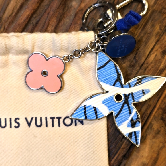 #48 Louis Vuitton Epi Aqua Flower Charm - Picture 9 of 10